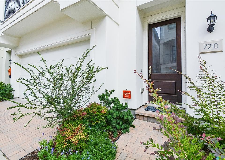 2nd image of 7210 Laguna Villas