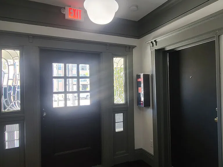 Wilton Place Apartments — Photo 23