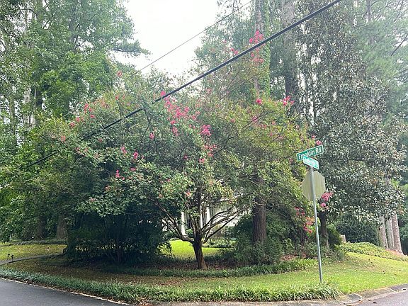 2nd image of 565 Franklin Rd