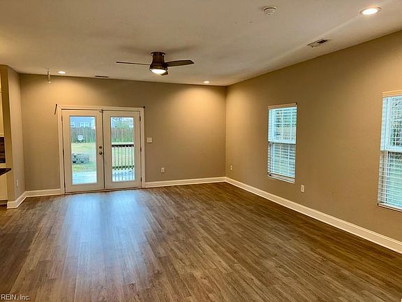 5th image of 925 Quash St