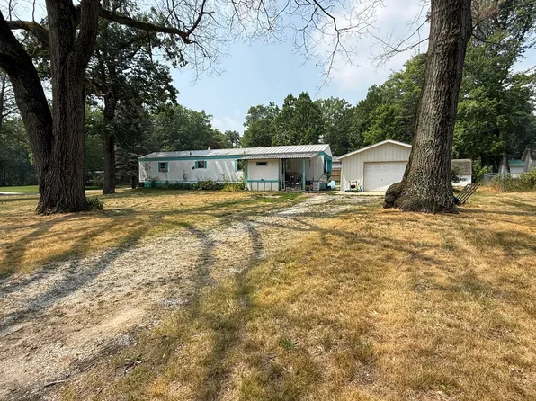 2160 Oakridge Dr, Farwell, MI 48622