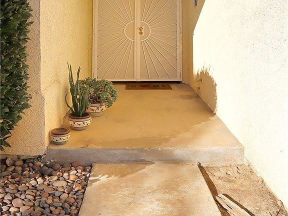 3rd image of 14380 La Crescenta Ave
