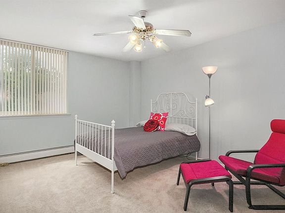 4th image of 2319 Packard St APT B306
