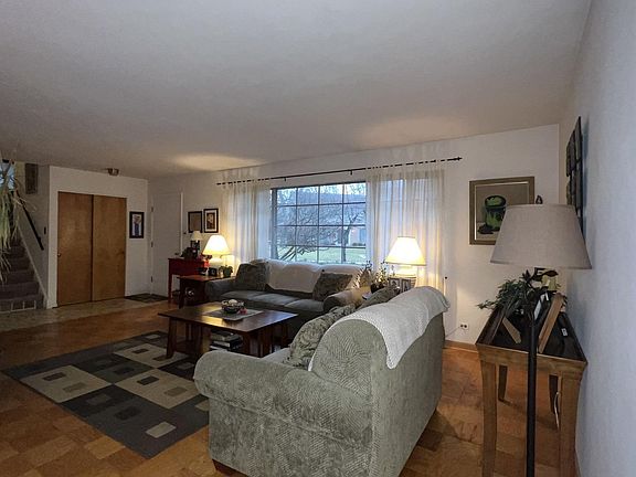 5th image of 437 Homan Ave
