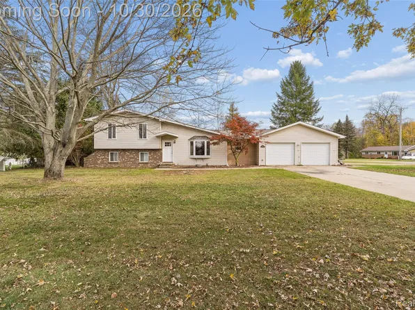 2276 Doris Ct, Lapeer, MI 48446