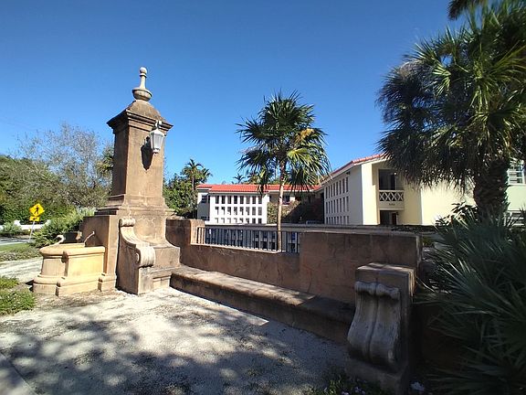 3rd image of 545 Coral Way APT 11