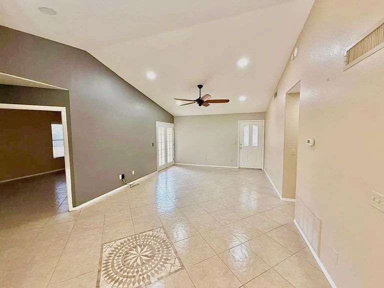 7568 W Kerry Ln — Photo 6