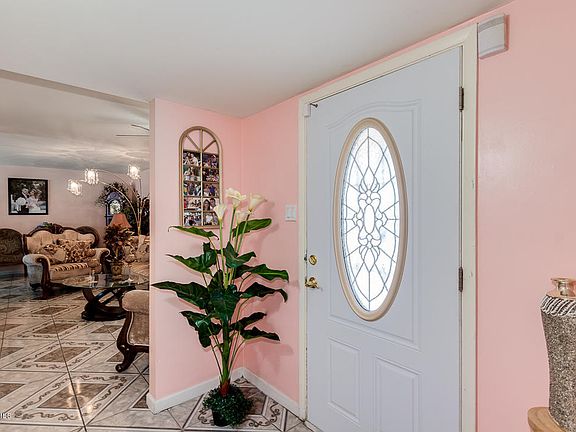 5th image of 6229 W Clarendon Ave
