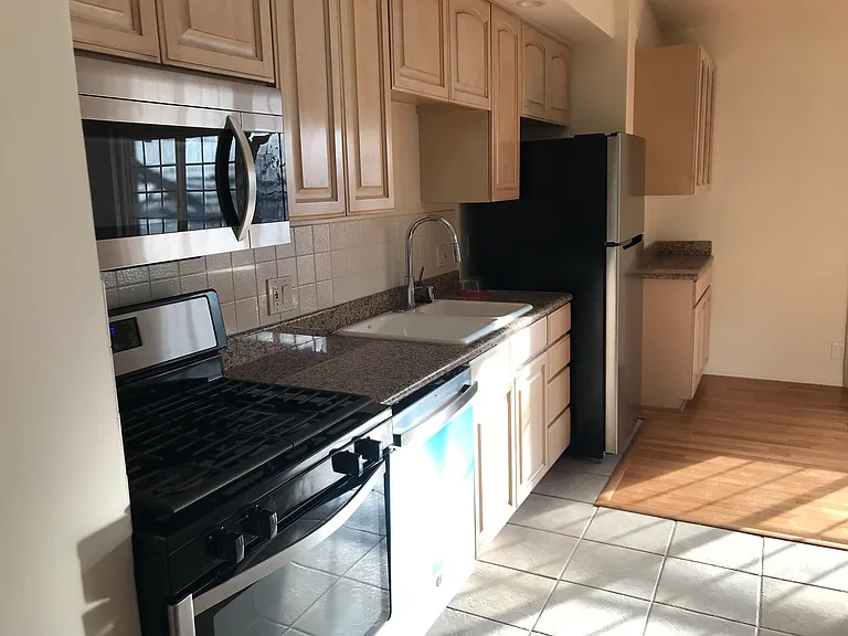 1815 N Beverly Glen Blvd — Photo 3