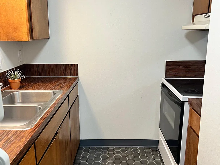 2906 W Jordan St — Photo 2