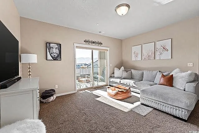 3 bed, 1278 sqft, $1,650 — Photo 2