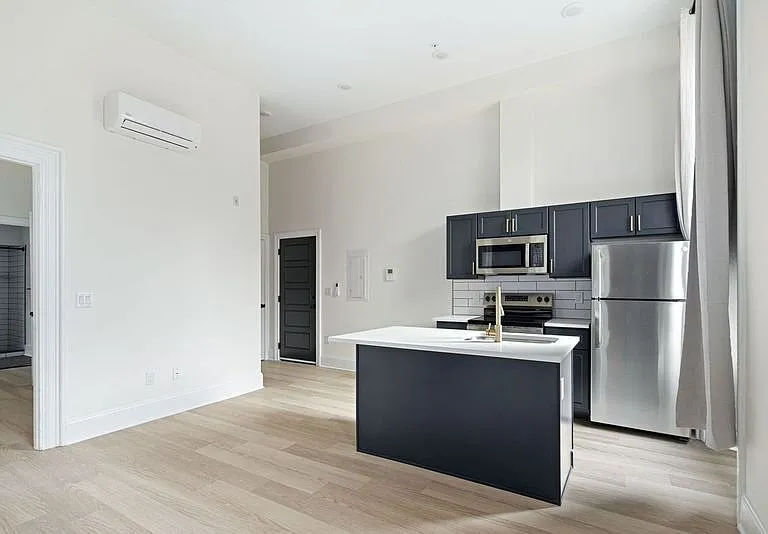 1913 Wallace St #8 — Photo 1