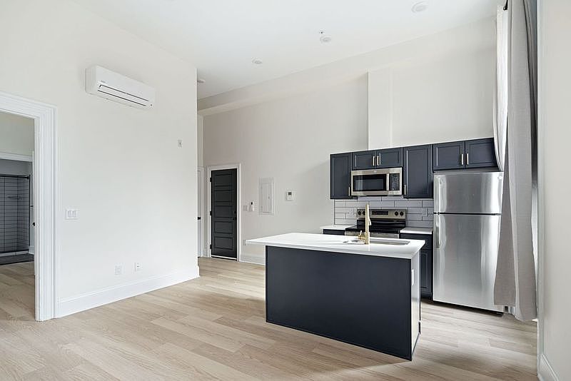 1st image of 1913 Wallace St #8