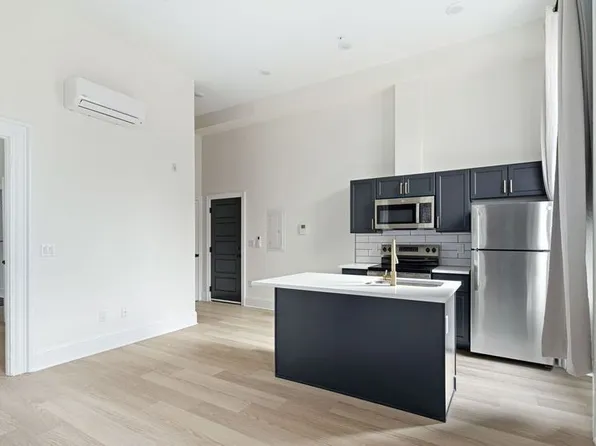 1913 Wallace St, Philadelphia, PA