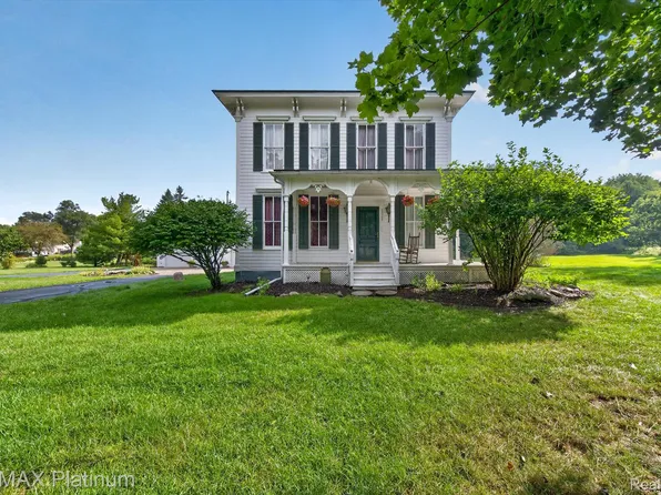 8045 Chilson Rd, Pinckney, MI 48169