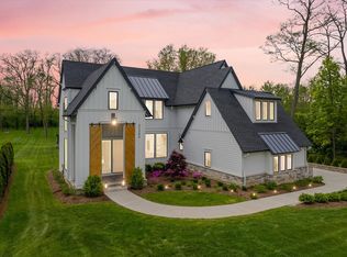 2S384 Madison St, Wheaton, IL 60189