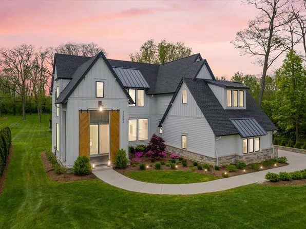 2S384 Madison St, Wheaton, IL 60189