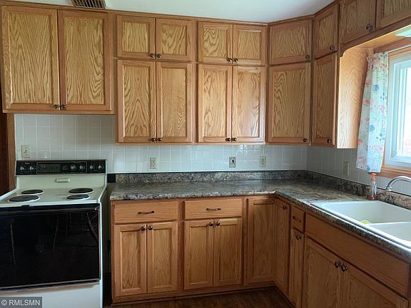 3rd image of 216 N 5th St