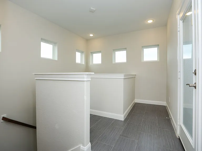 2212 Stuart St — Photo 32
