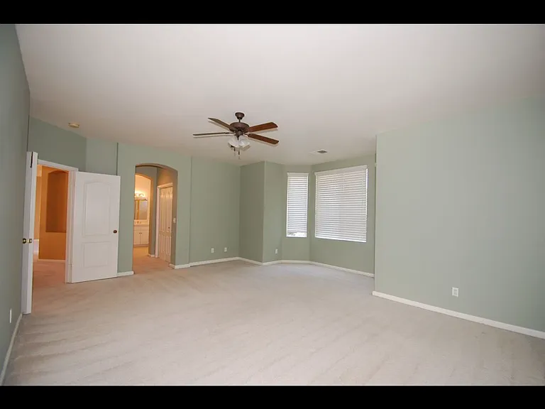 5524 W Bluff Ave — Photo 6