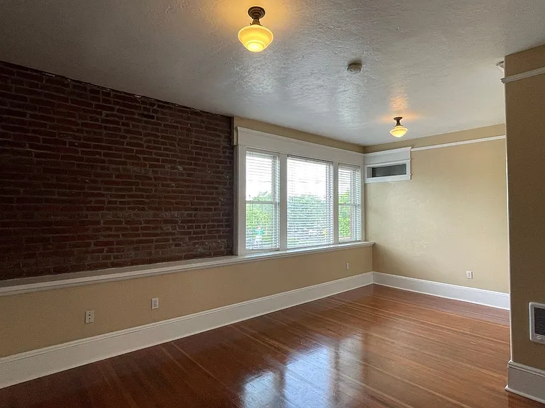 1008 N Killingsworth St #1 — Photo 6