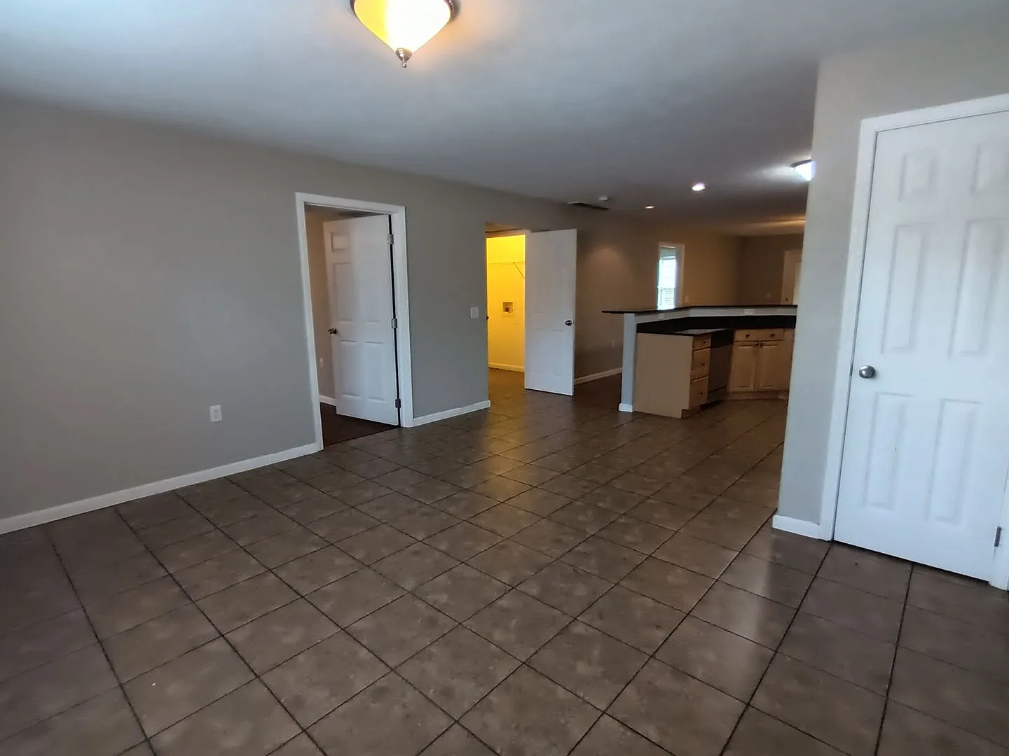 Coming Soon! Showings to start after 10/1/26! Beautifully Renovated 2 bedroom apartment! — Photo 3