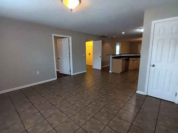4th image of 818 Elm Way Ct #5