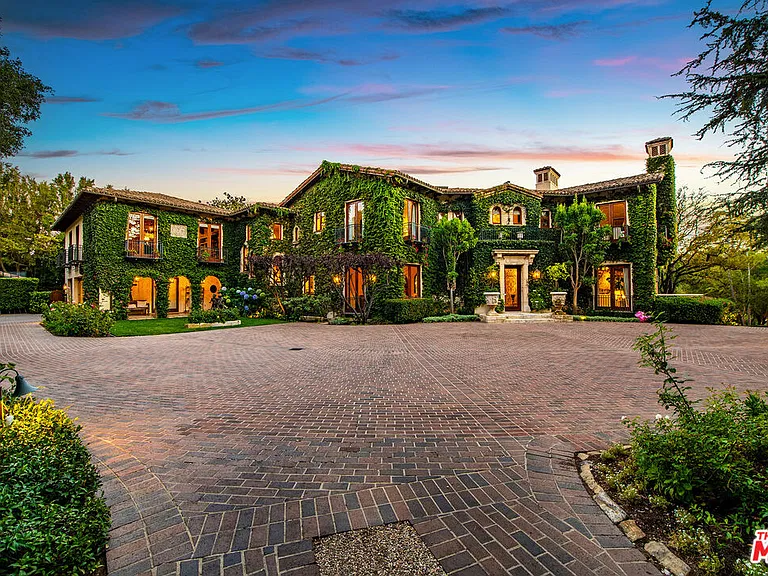 1550 Amalfi Dr — Photo 43