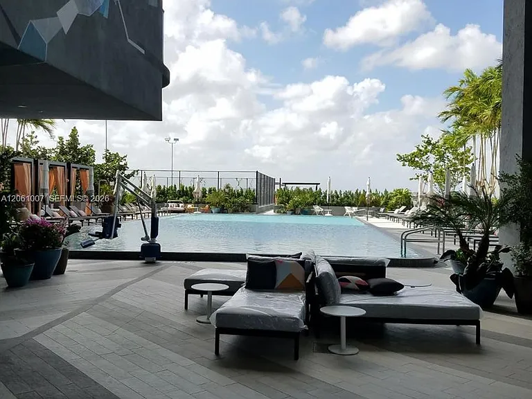 121 34th St #1702 — Photo 9