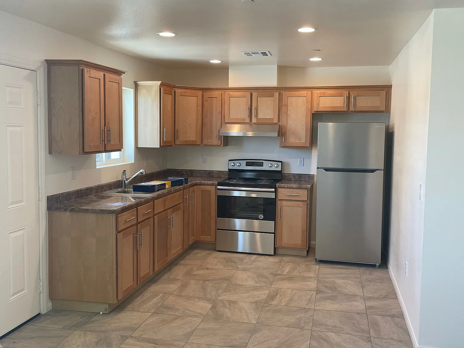 2 bed, 750 sqft, $1,431 — Photo 2