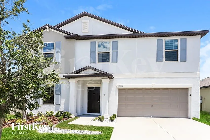 5 bed, 2.5 bath, 2949 sqft, $2,545 — Photo 1
