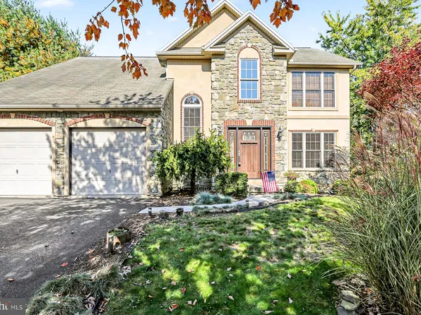 330 Hunter Path Rd, Hummelstown, PA 17036