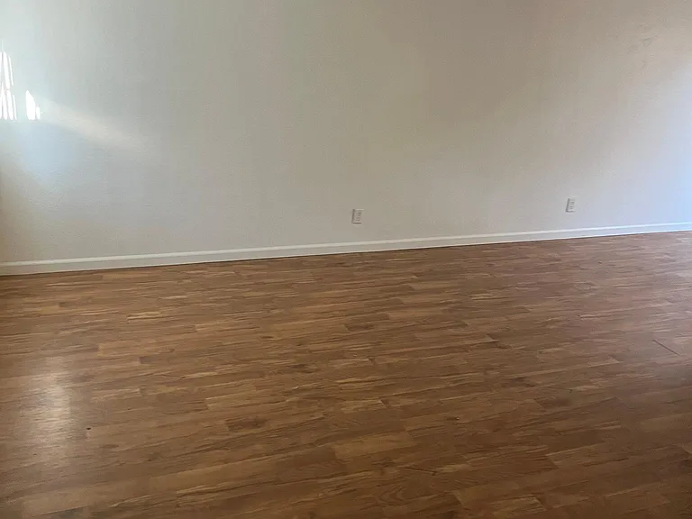 204 Talisman Dr — Photo 5