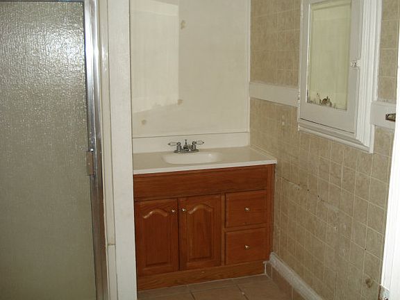 5th image of 131 N 10th St