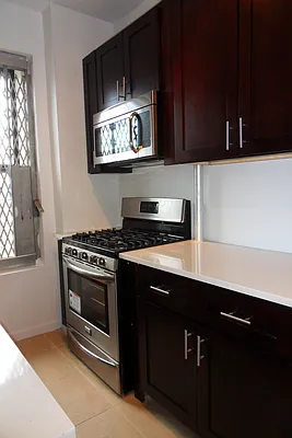 Rented by Albert Attias, LREB | media 5