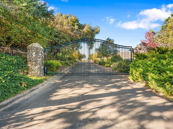 3rd image of 4663 Hillsborough Drive