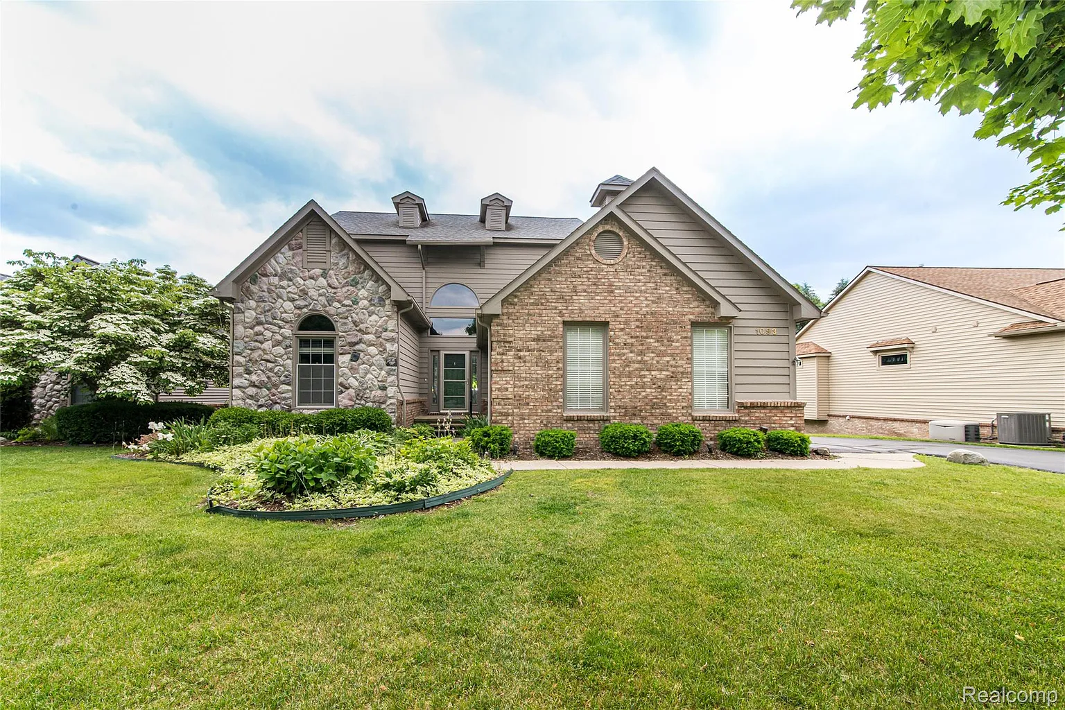 1093 Eagle Nest Dr photo 1