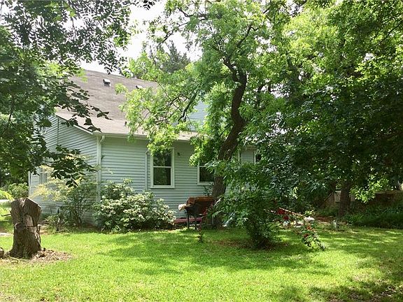 3rd image of 306 Carrie Mabrie St