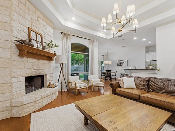 4th image of 429 English Oaks Cir