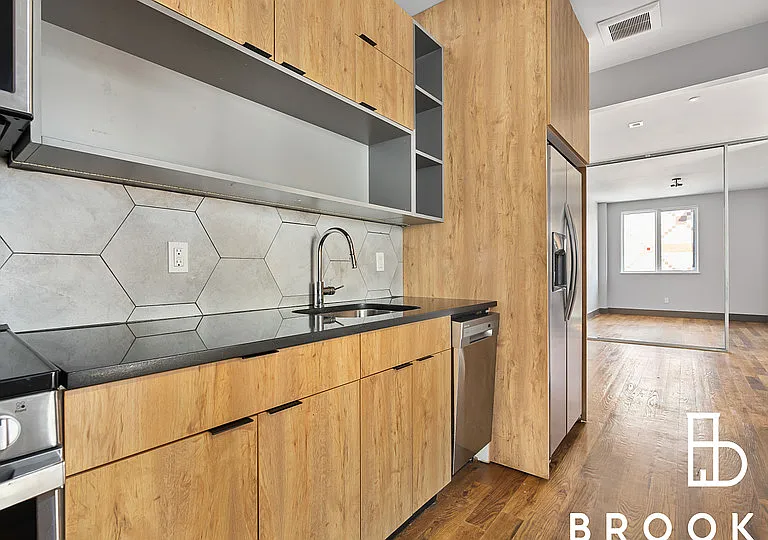 1461 Gates Ave #4D — Photo 7