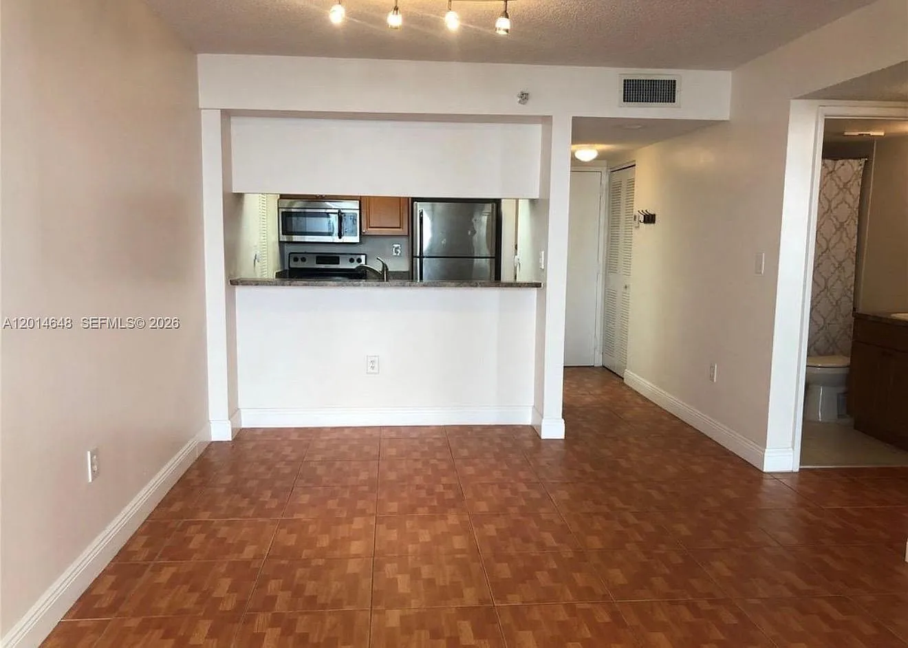 1 bed, 1.0 bath, 575 sqft, $2,100 — Photo 2
