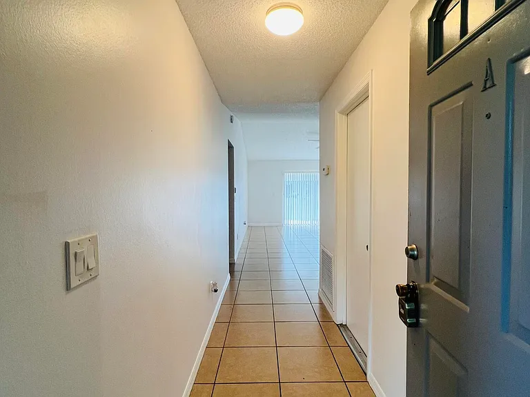 1217 Schumann Dr — Photo 2