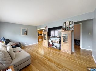 622 Knickerbocker Rd, Cresskill, NJ 07626
