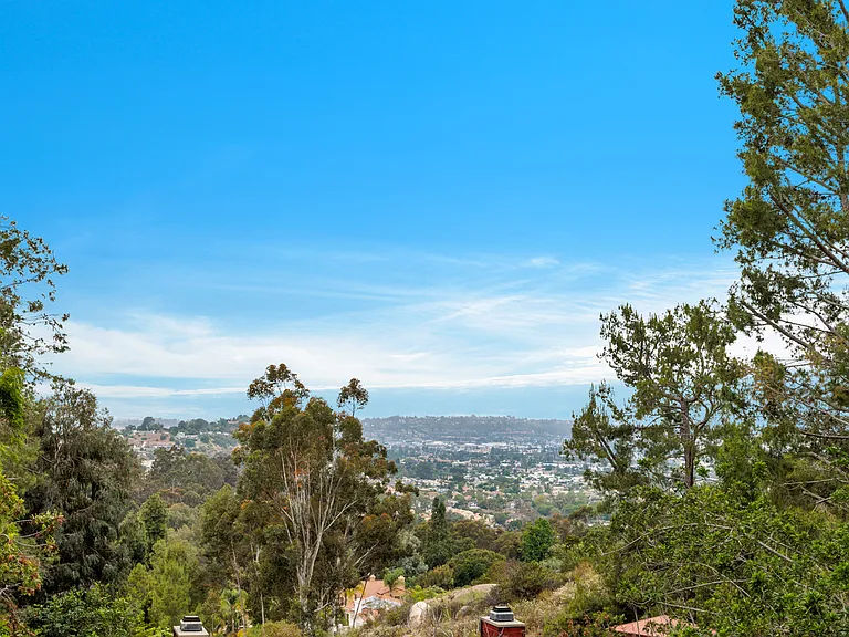 2050 Hidden Crest Dr — Photo 28