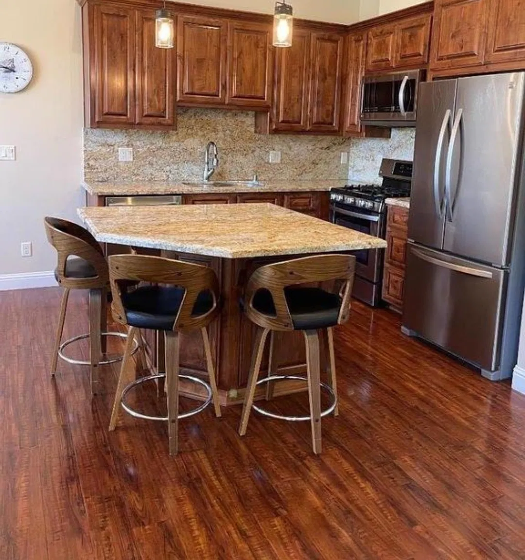 2 bed, 1000 sqft, $3,000 — Photo 3