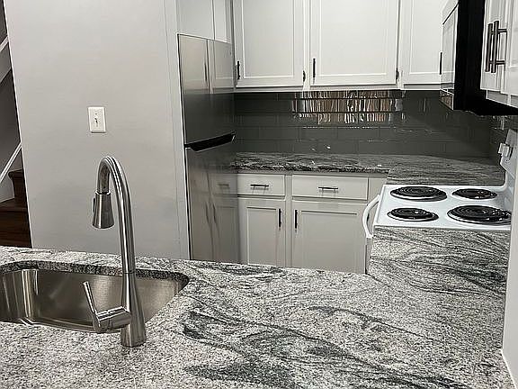 5th image of 18253 Leman Lake Dr #606