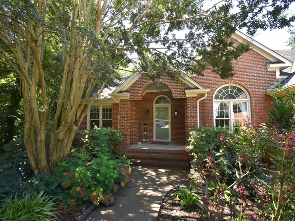 223 Emerson Dr, Mebane, NC 27302
