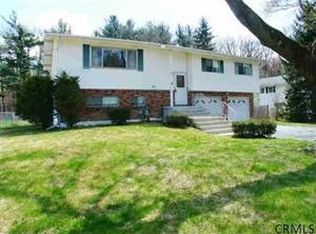 21 Barry Ct, Loudonville, NY 12211