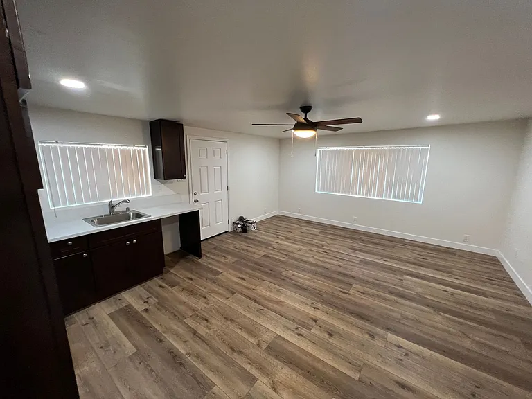 516 E St — Photo 27