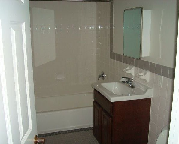 2nd image of 323 Quincy St
